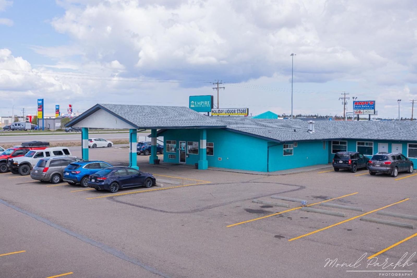 Empire Inn & Suites Penhold Exterior foto