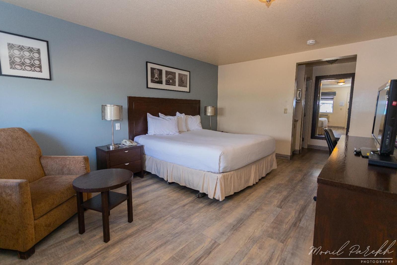 Empire Inn & Suites Penhold Exterior foto